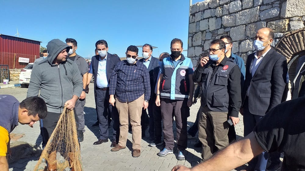 Enerji ve Tabii Kaynaklar Bakanı Fatih Dönmez Tsunami Bölgesi Sığacık'ı Ziyaret Etti 1 1 1