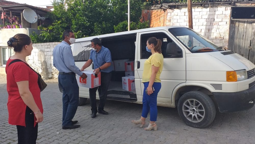 Binlerce Yardım Paketi Dağıttılar 1 20200520 181343 scaled e1590104143780