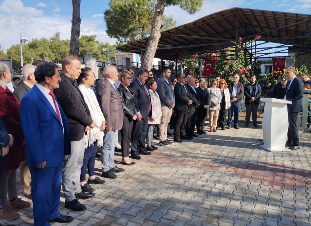 Şehit Öğretmen Mehmet İzdal kabri başında anıldı 1 IMG 20231124 120244 scaled e1700819092189