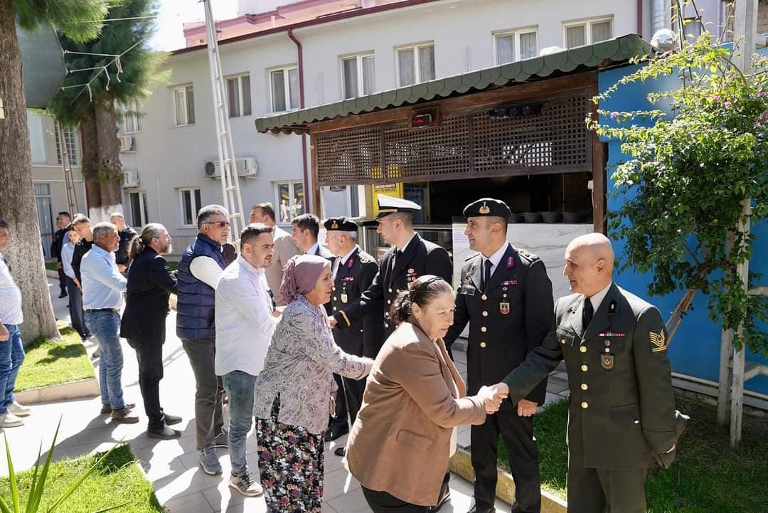 Seferihisar'da resmi bayramlaşma töreni gerçekleşti 1 FB IMG 1712765121616