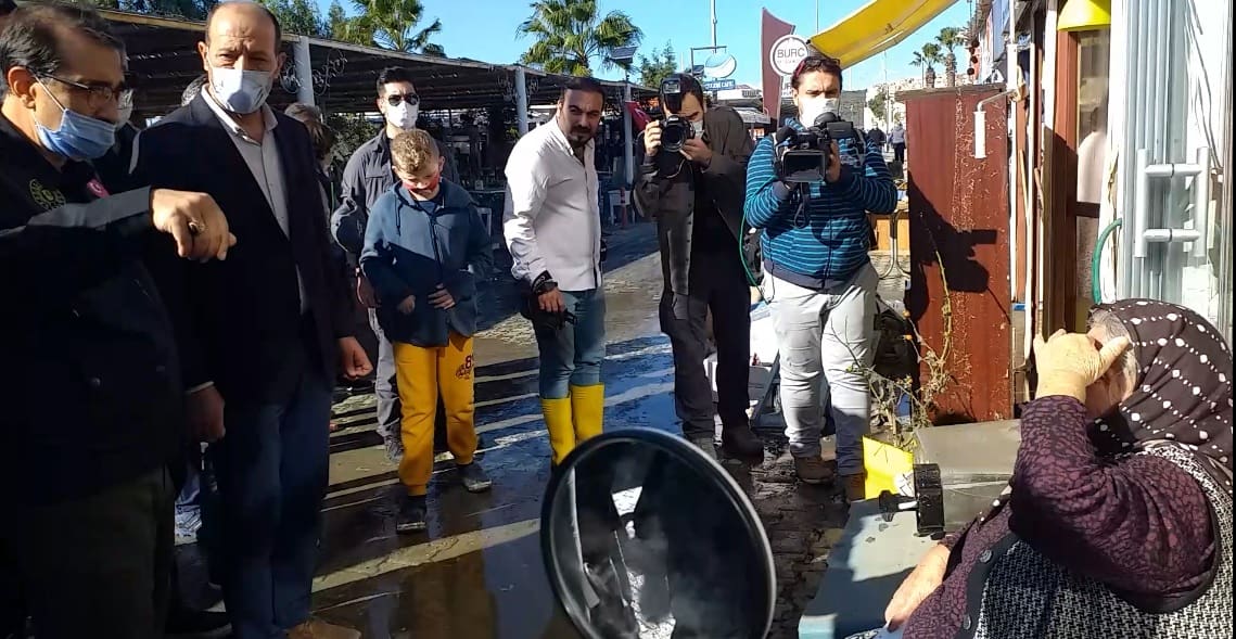 Enerji ve Tabii Kaynaklar Bakanı Fatih Dönmez Tsunami Bölgesi Sığacık'ı Ziyaret Etti 5 5 1