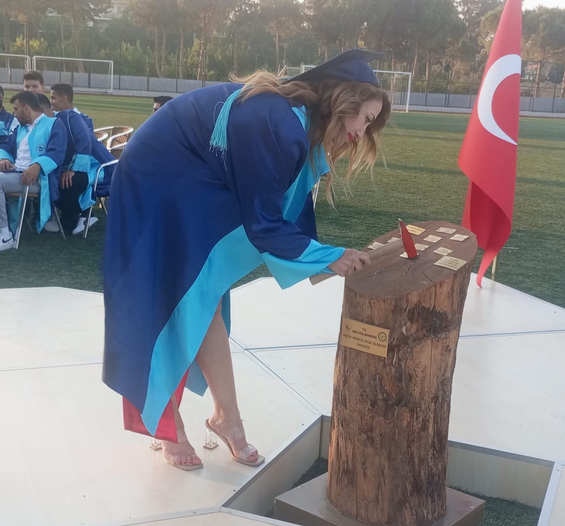 9 Eylül Üniversitesi Necat Hepkon Spor Bilimleri Fakültesi’nde mezuniyet coşkusu 10 IMG 20250620 203209 scaled