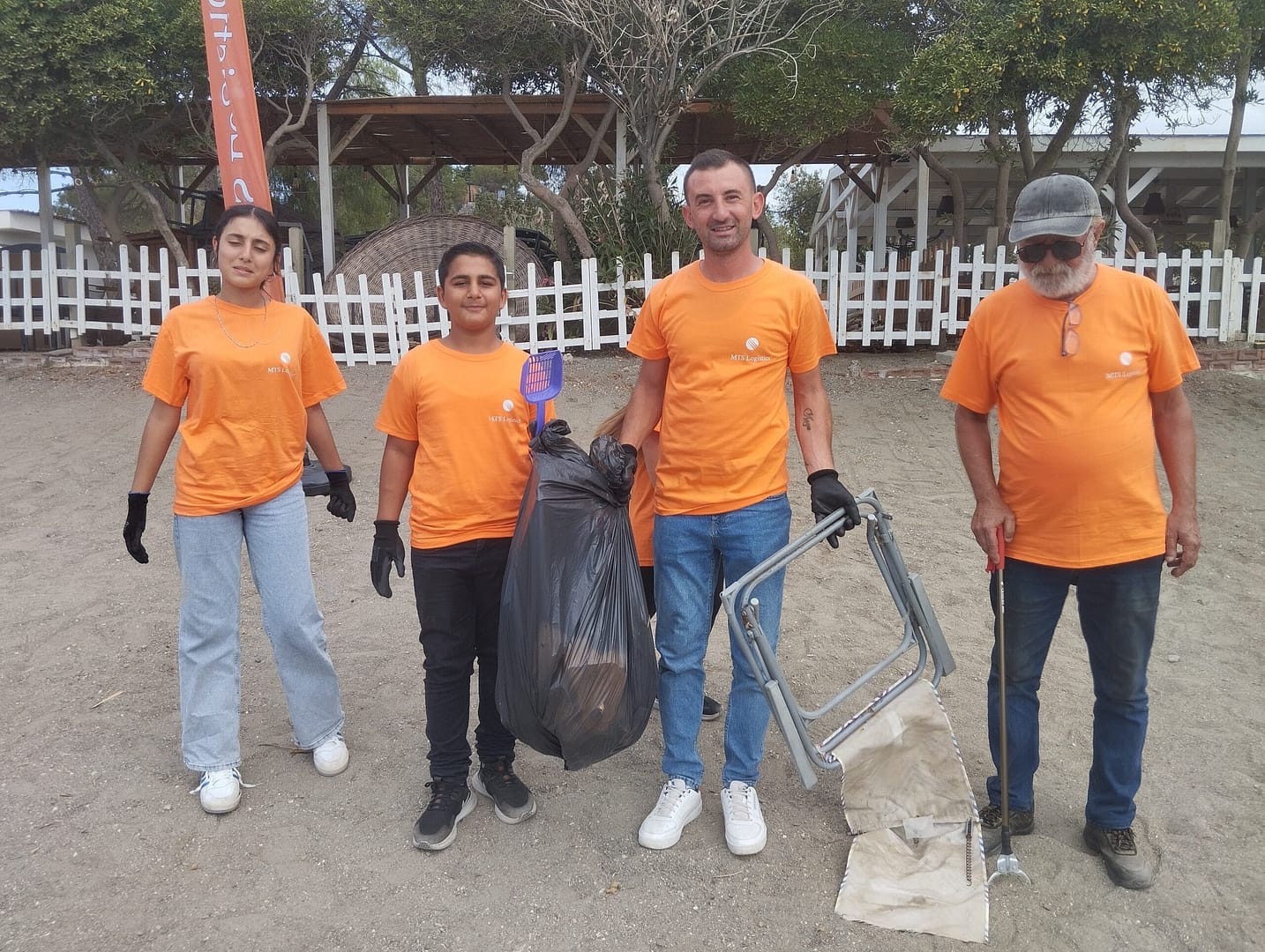 Çocuklar Akarca Sahilinden Çevre mesajı verdi 2 1000160588 scaled