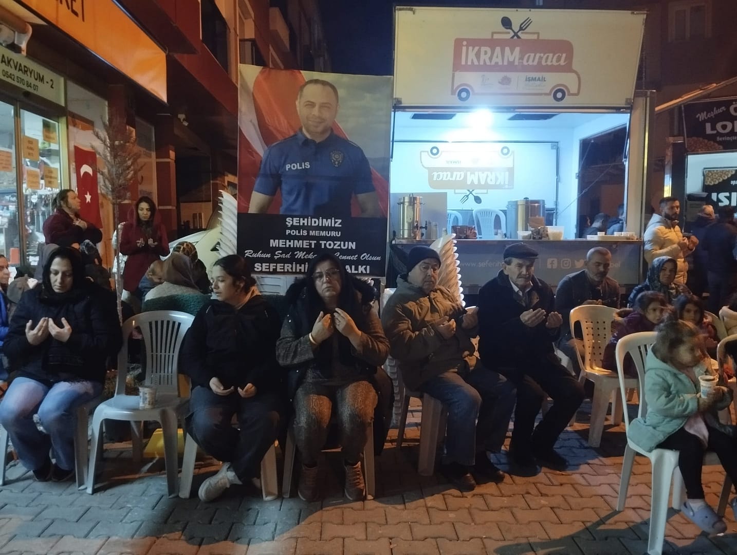 Turabiye Mahallesi'nde Şehit Polis Mehmet Tozun Dualarla Anıldı 1 IMG 20241213 WA0023