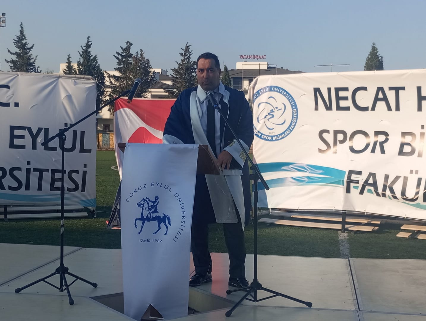 9 Eylül Üniversitesi Necat Hepkon Spor Bilimleri Fakültesi’nde mezuniyet coşkusu 5 IMG 20250620 190634 scaled