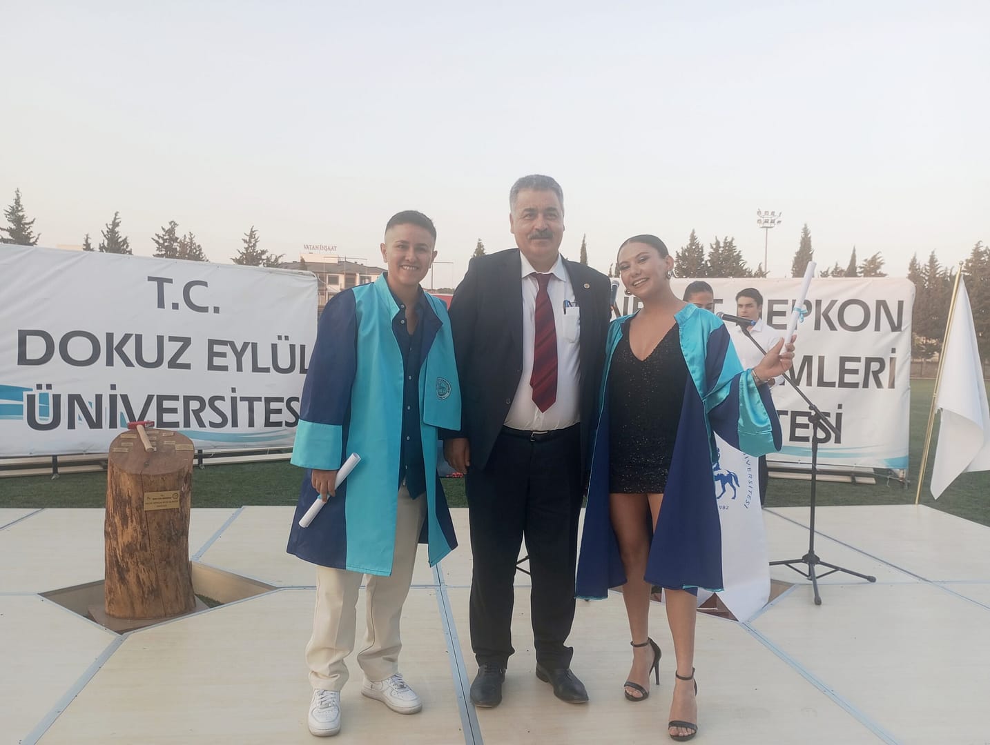 9 Eylül Üniversitesi Necat Hepkon Spor Bilimleri Fakültesi’nde mezuniyet coşkusu 8 IMG 20250620 202833 scaled