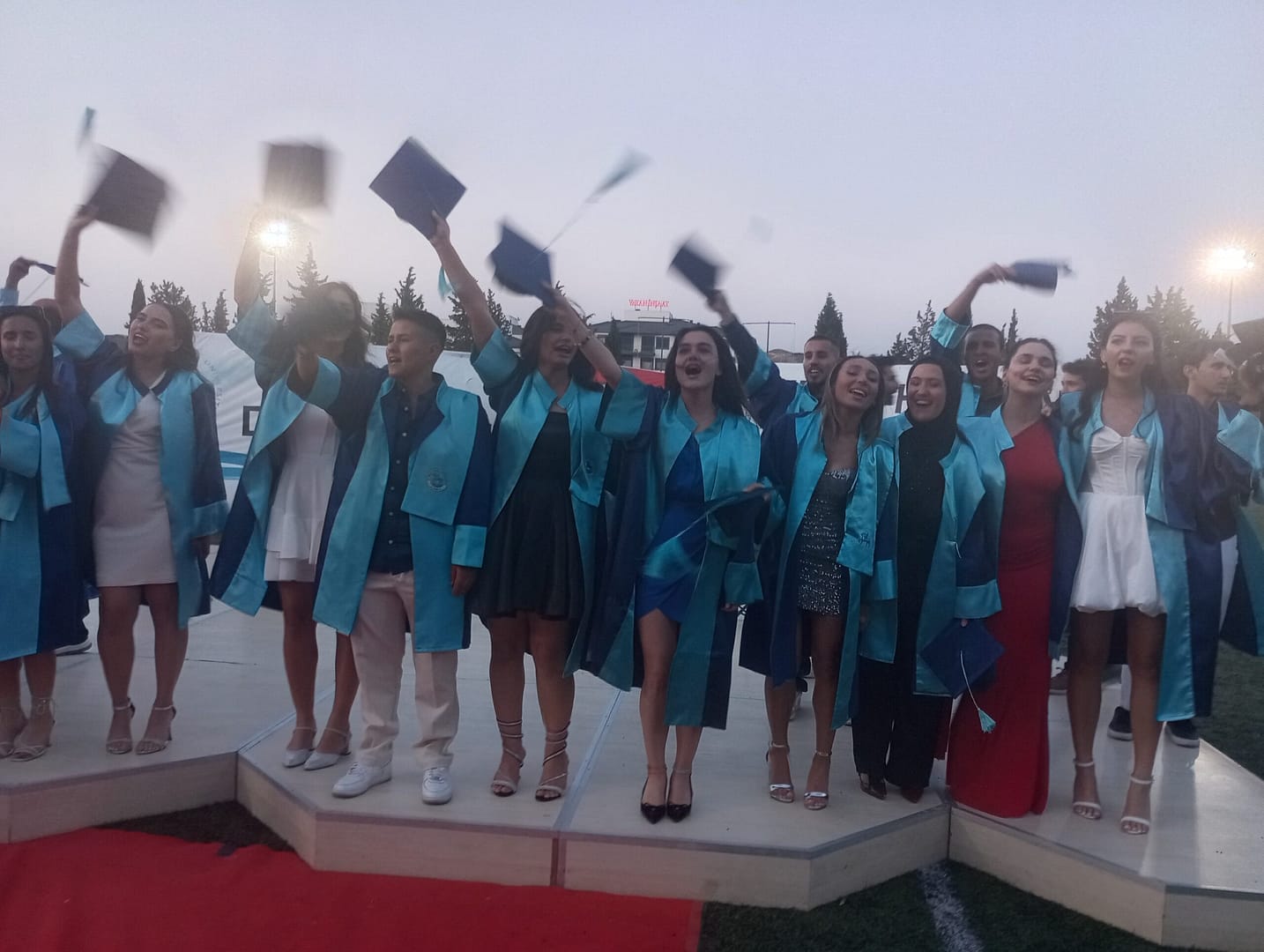 9 Eylül Üniversitesi Necat Hepkon Spor Bilimleri Fakültesi’nde mezuniyet coşkusu 11 IMG 20250620 204459 scaled