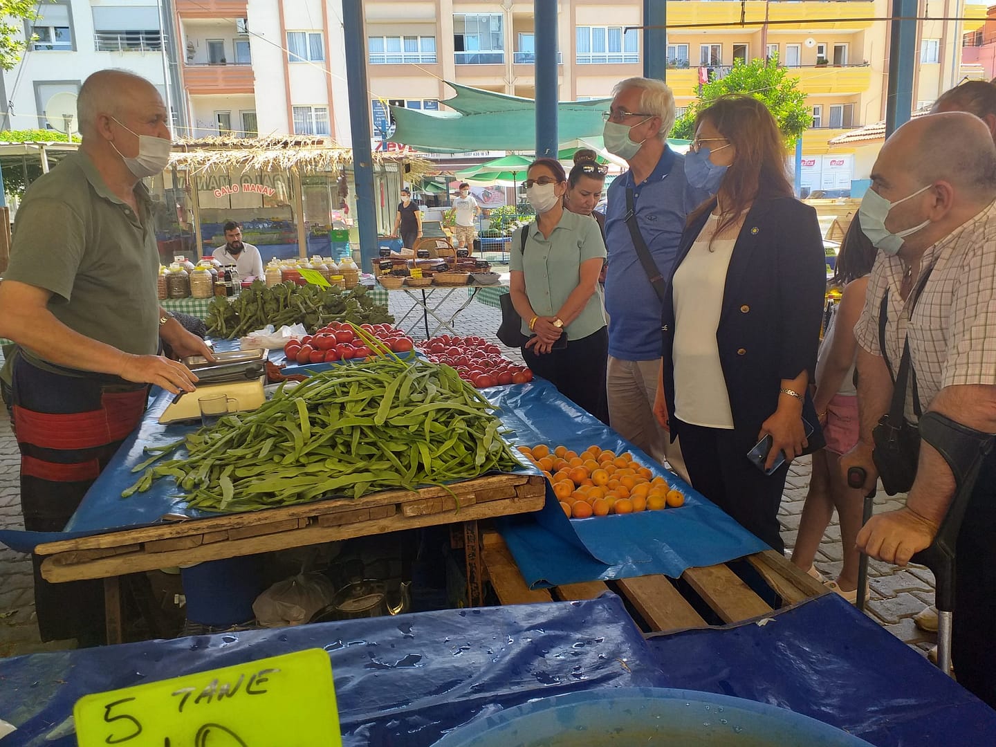 İyi Parti Seferihisar Köy Pazarını Ziyaret Etti 2 20210615 160616 scaled