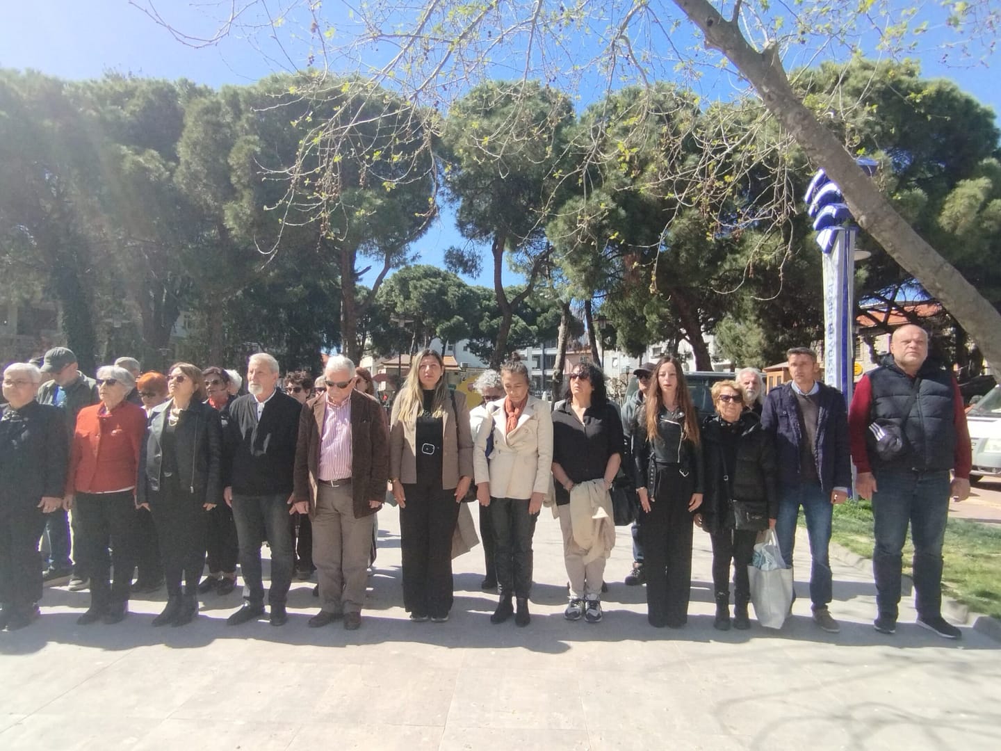 Seferihisar'da STK'lar çelenk sunma töreni gerçekleştirdi 2 1000099155 scaled