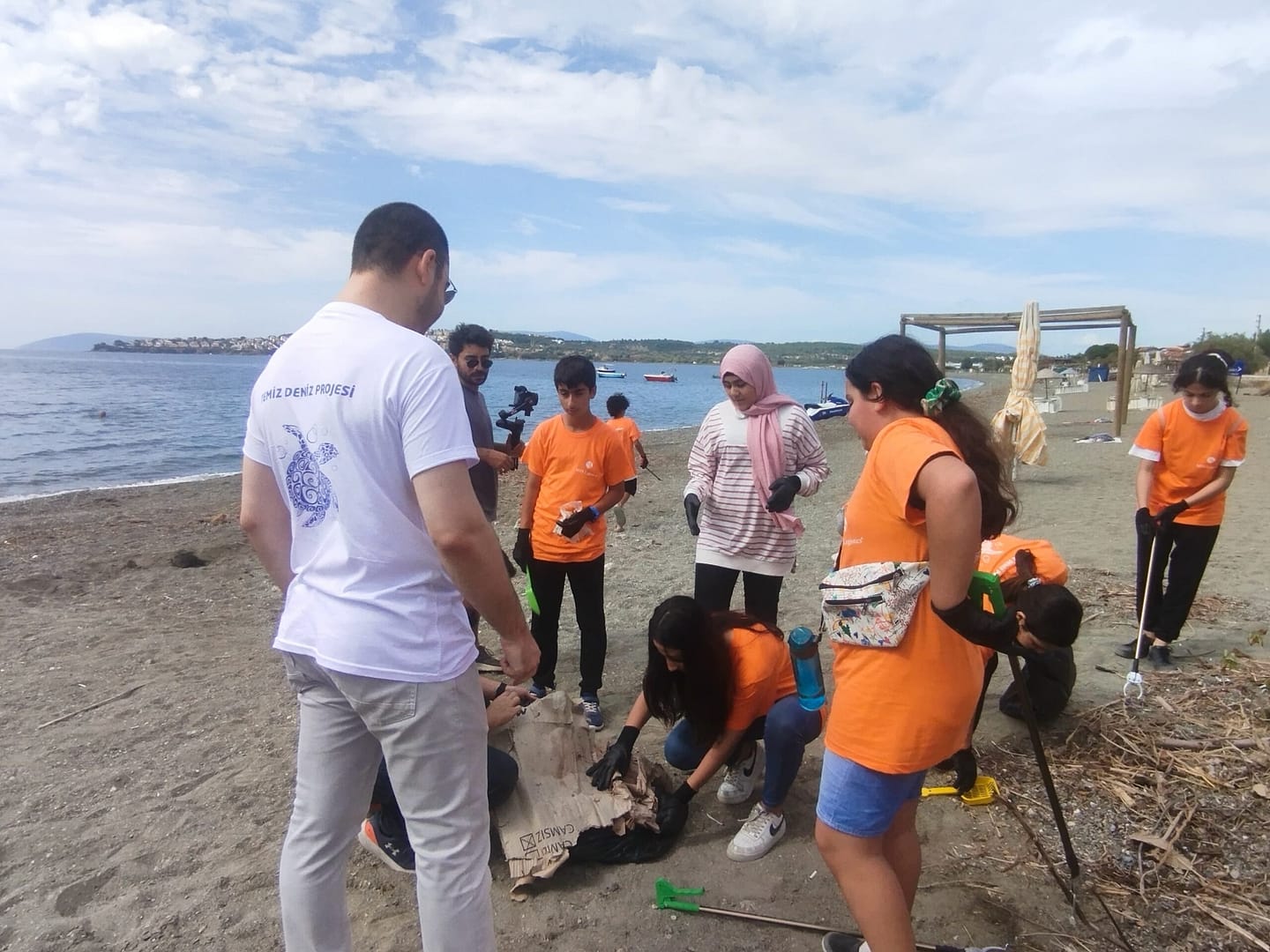 Çocuklar Akarca Sahilinden Çevre mesajı verdi 3 1000160592 scaled