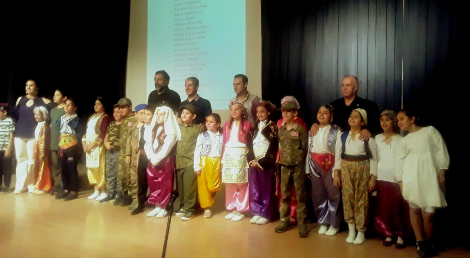 Seferihisar'da ilkokul öğrencileri yıl sonu etkinliğinde tiyatro gösterisi sahneledi 1 20230602 201638