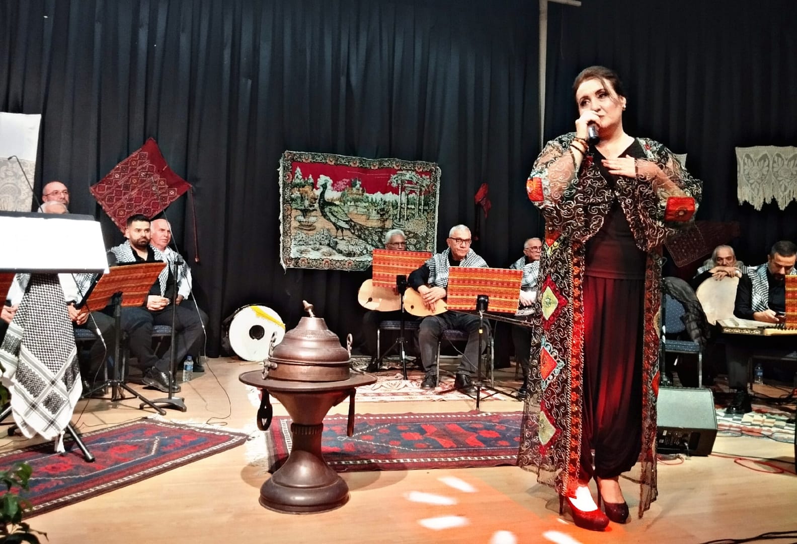 Seferihisar'da türkülerle sıra gecesinde örnek yardımlaşma 1 Picsart 25 01 31 00 13 56 529 scaled