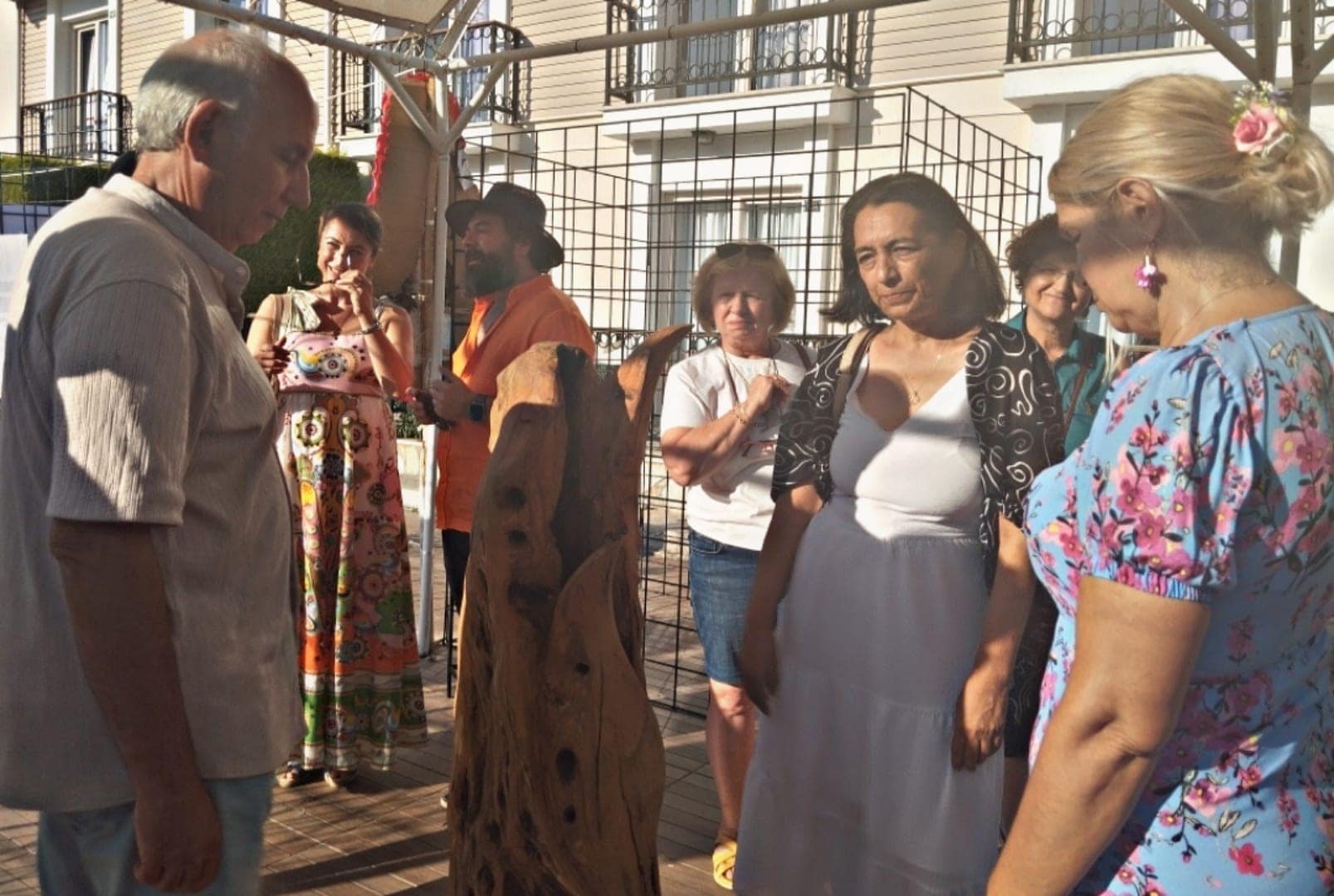 Şevki Köse’nin “İçindekiler” Sergisi sanatseverlerle buluştu 2 IMG 20250620 WA0007