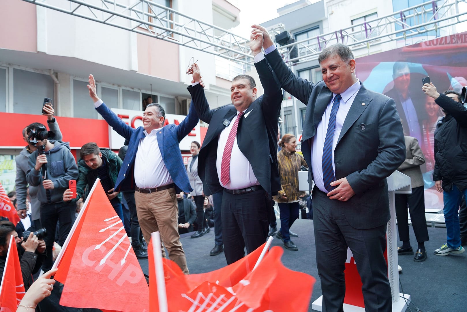 İsmail Yetişkin Seferihisar Seçim Ofisini Açtı 1 IMG 5457