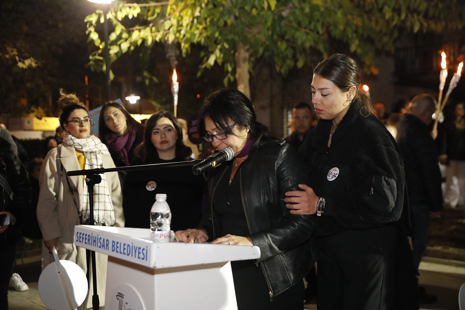Seferihisar kadına yönelik şiddete karşı mücadelenin sesi oldu 3 Kadinasiddet8