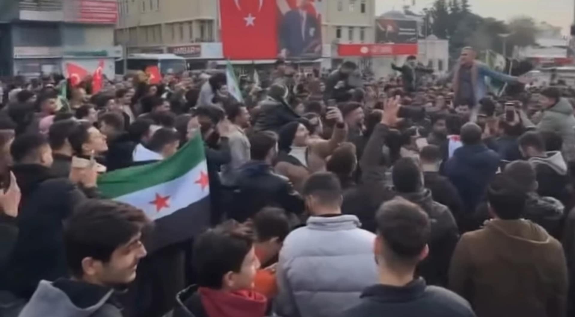 Suriye'de bir devrin sonu. 61 yıllık rejim çöktü 1 Picsart 24 12 08 18 30 04 616