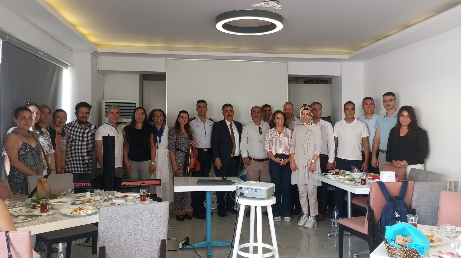 İzmir Valiliği ve Seferihisar İlçe Milli Eğitim Müdürlüğü iş birliğinde gerçekleştirilen projeler değerlendirildi 1 1000124898 scaled