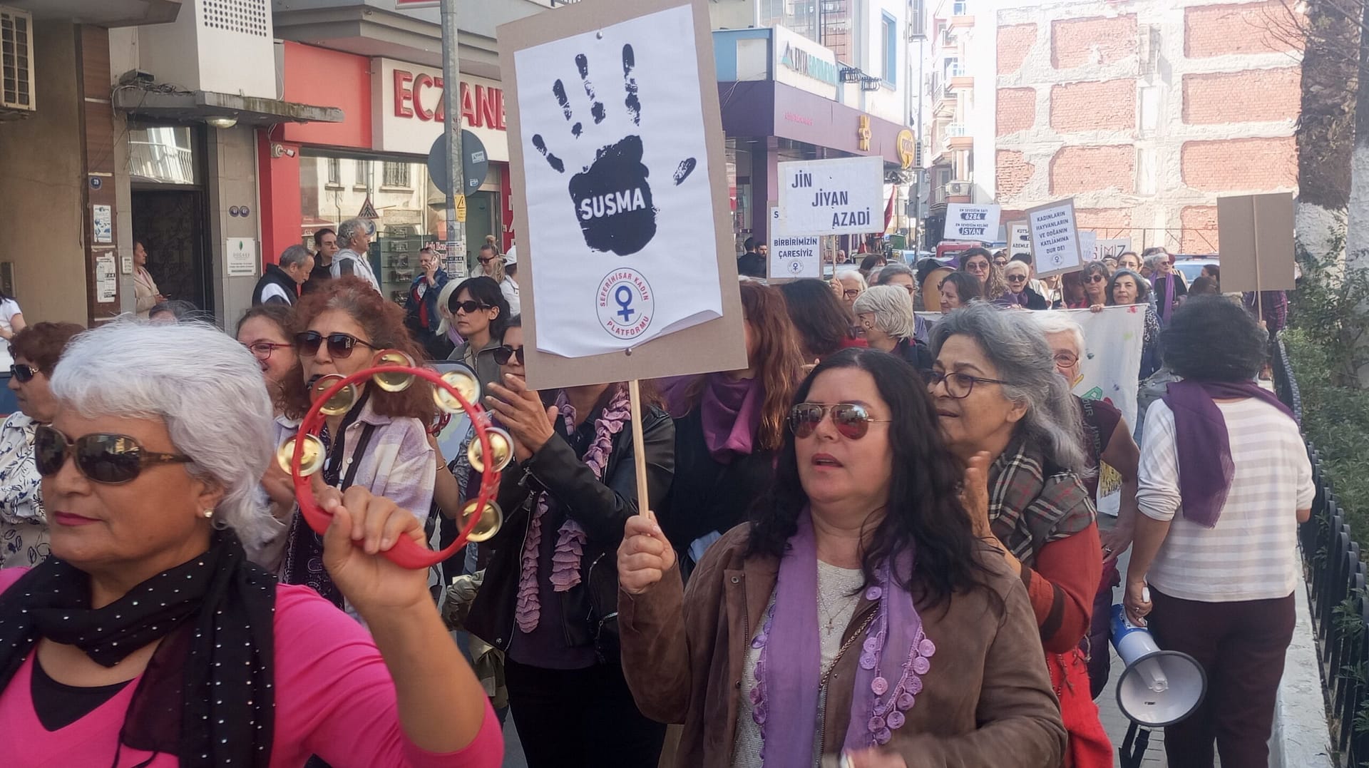 Seferihisar'da 8 Mart Dünya Emekçi Kadınlar Günü Coşkuyla Kutlandı 1 IMG 20250308 130145 scaled