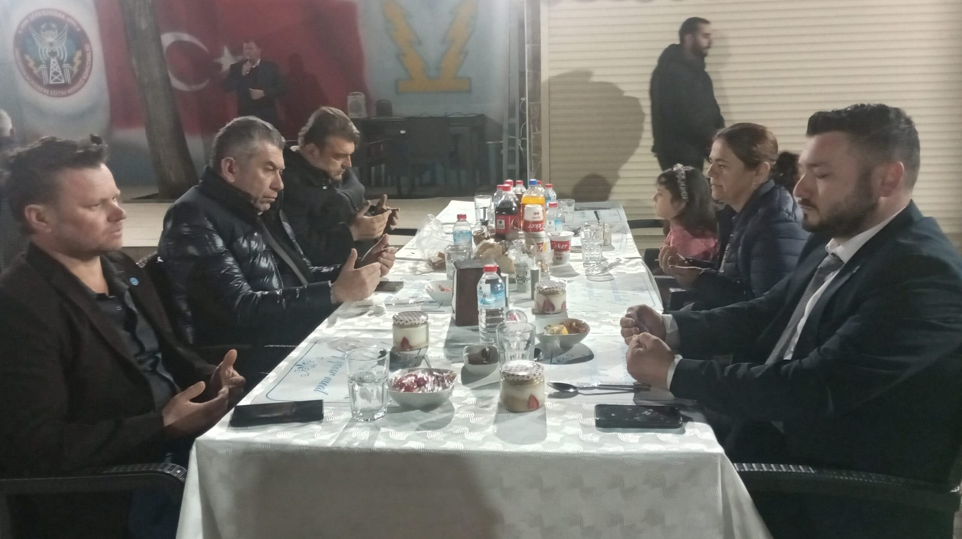 Seferihisar Kaymakamlığı 18 Mart Şehit ve Gazi Ailelerine Anma Yemeği Tertipledi 4 IMG 20250318 195301 scaled