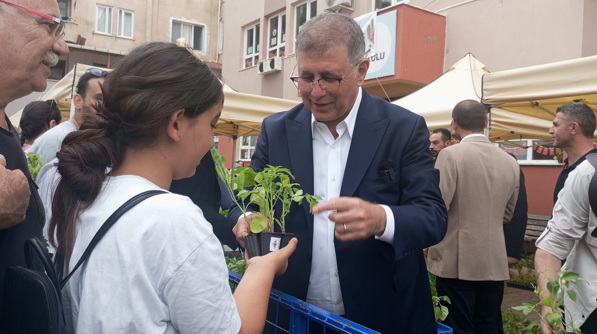 Seferihisar’ın 13. Tohum Takas Şenliği'nde binlerce fide halkla buluştu 3 IMG 20250517 165057 scaled