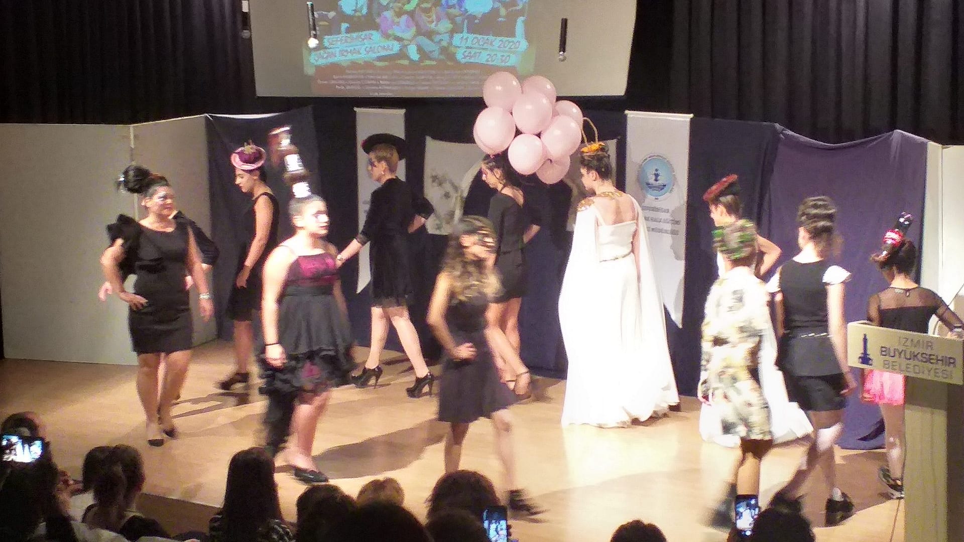 Halk Eğitim Merkezi çalışmalarını defile ile sergiledi 1 20200111 192551 scaled