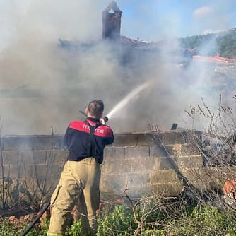 Turgut Köyü'nde Depoda Çıkan Yangın Kısa Sürede Söndürüldü 2 WhatsApp Image 2025 02 12 at 13.32.17