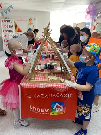 Ege Üniversitesi’nde LÖSEV’den Lösemili Çocuklara Moral ve Umut Dolu Etkinlik 3 WhatsApp Image 2024 06 07 at 00.50.12 1