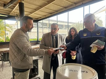 Seferihisar Belediyesi, Volkanik Patlama Riski İçin Esnaf ve Vatandaşları Bilgilendirdi 2 FB IMG 1740564456030