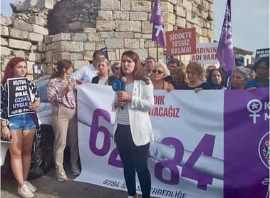 Sığacık'ta kadın ve çocuk cinayetlerine karşı basın açıklaması düzenlendi 1 WhatsApp Image 2024 10 14 at 17.10.08