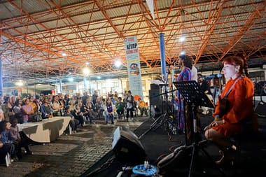 “Çocuklar Kitapsız, Hayvanlar Sahipsiz Kalmasın” Sloganıyla Seferihisar’da Kitap Günleri Düzenlendi 4 WhatsApp Image 2024 10 14 at 16.32.53 3