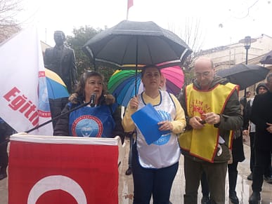 Seferihisar’da Kamu Çalışanlarından “Sefalet Ücreti Dayatmasına Boyun Eğmeyeceğiz” Basın Açıklaması 4 WhatsApp Image 2025 01 13 at 11.19.02 1