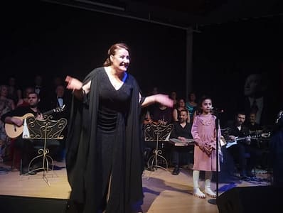 Seferihisar’da Hem Nostalji Rüzgârı Esti Hem Yardım Eli Uzandı 1 FB IMG 1740726772045