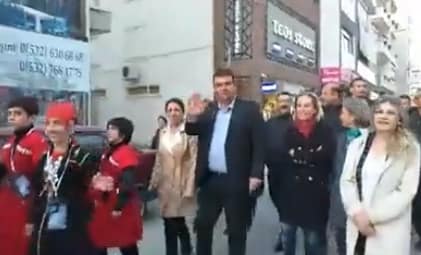 Seferihisar Belediyesi 7. Çocuk Festivali Kortej yürüyüşü gerçekleşti 2 dfs