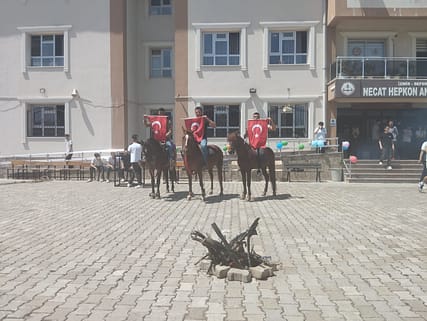 Seferihisar Necat Hepkon Anadolu Lisesi’nde Hıdrellez Şenliği Coşkuyla Kutlandı 4 1746451976463