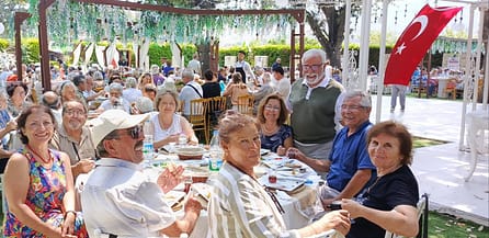 İzmir’de Ulusal Kanal’a destek kahvaltısı düzenlendi 2 1750756397041