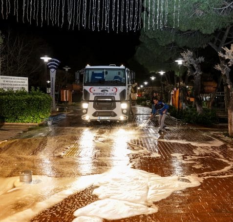 Seferihisar Belediyesi Geceleri Sokakları Dezenfekte Ediyor 1 441e1714 9289 4f0e 9580 ae4540c3023f 477x456 1