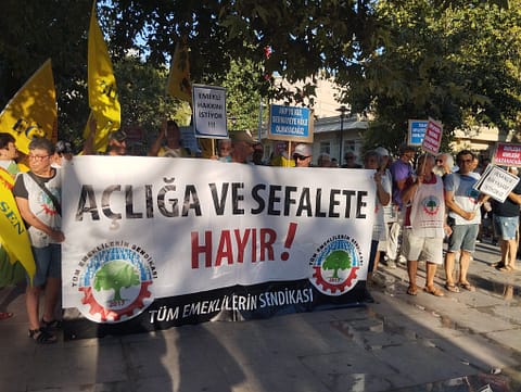 Seferihisar'da Emekli Maaşı ve Asgari ücret için tepki 1 WhatsApp Image 2024 07 16 at 19.18.02