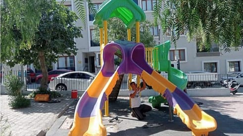 Seferihisar Belediyesi Çocuk Parklarını Yeniliyor 2 WhatsApp Image 2024 07 11 at 11.42.06 1