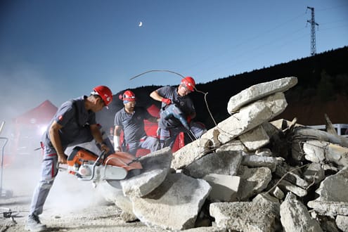 Seferihisar Belediyesi Deprem Tatbikatı Gerçekleştirdi 3 2V2A8039
