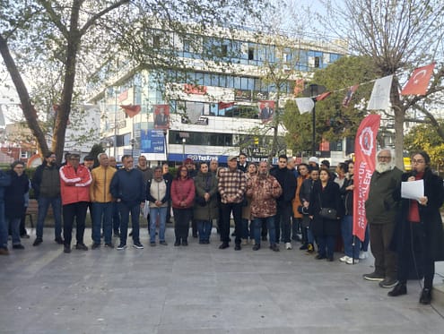 Seferihisar’da Suriye’deki Alevi Katliamlarına Karşı Basın Açıklaması Düzenlendi 2 1742542279777