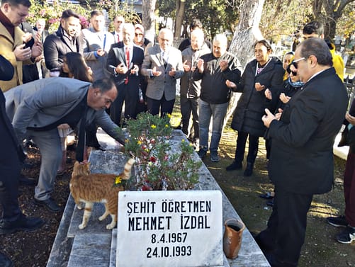Seferihisar 'da Şehit Öğretmen Mehmet İzdal kabri başında anıldı 1 WhatsApp Image 2024 11 24 at 16.55.03
