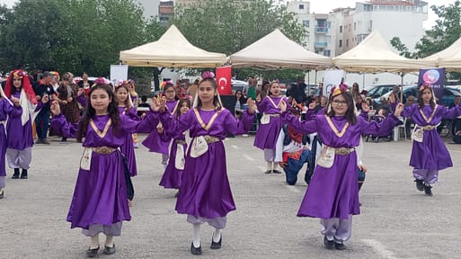 Seferihisar’da 23 Nisan Çocuk Şenliği Düzenlendi 3 1745325057195 scaled