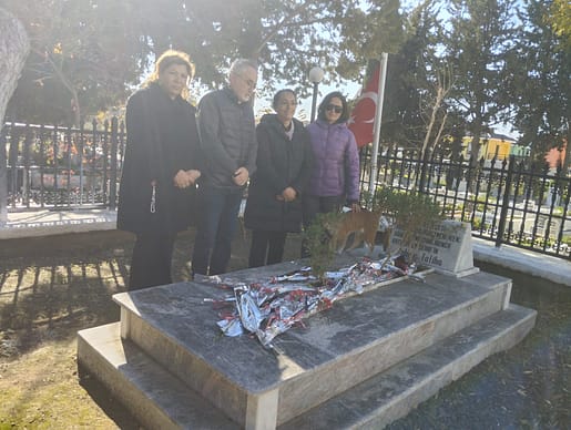 Seferihisar 'da Şehit Öğretmen Mehmet İzdal kabri başında anıldı 4 WhatsApp Image 2024 11 24 at 13.32.47