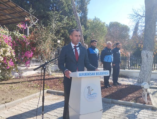 Seferihisar 'da Şehit Öğretmen Mehmet İzdal kabri başında anıldı 2 WhatsApp Image 2024 11 24 at 13.32.55