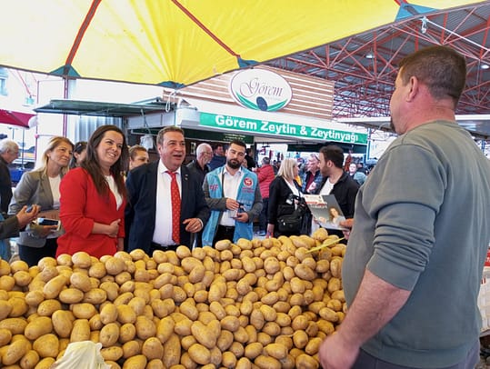 DP İzmir Büyükşehir Belediye Başkan Adayı Burcu Bostancıoğlu Seferihisar'da ziyaretlerde bulundu 3 WhatsApp Image 2024 03 01 at 18.36.28
