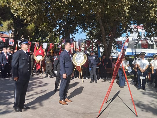 Seferihisar’da 29 Ekim Cumhuriyet Bayramı Kutlamaları Çelenk Sunma ile Başladı 2 WhatsApp Image 2024 10 28 at 13.45.25