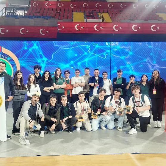 Seferihisar’ın Genç Mucitlerinden İzmir'de Büyük Başarı 1 1746021071010