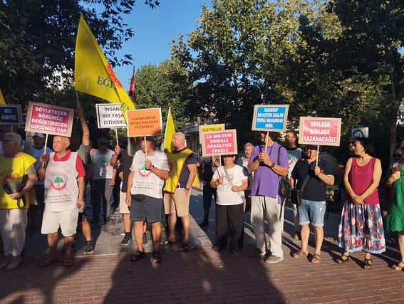 Seferihisar'da Emekli Maaşı ve Asgari ücret için tepki 2 WhatsApp Image 2024 07 16 at 20.28.31