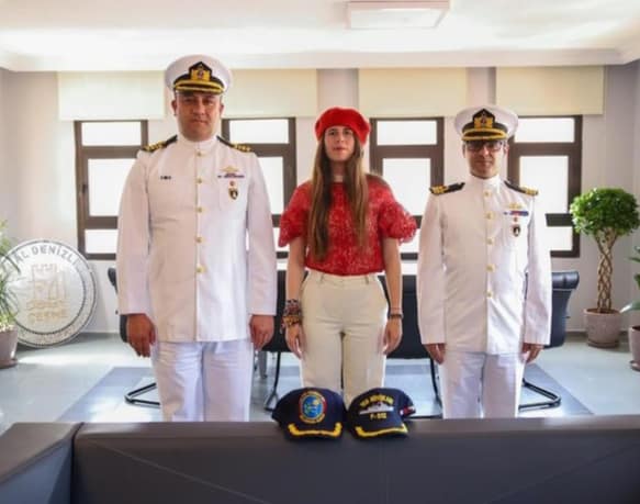 Seferihisarlı Deniz Komutanı, Çeşme Belediye Başkanını Ziyaret Etti 1 1000118569