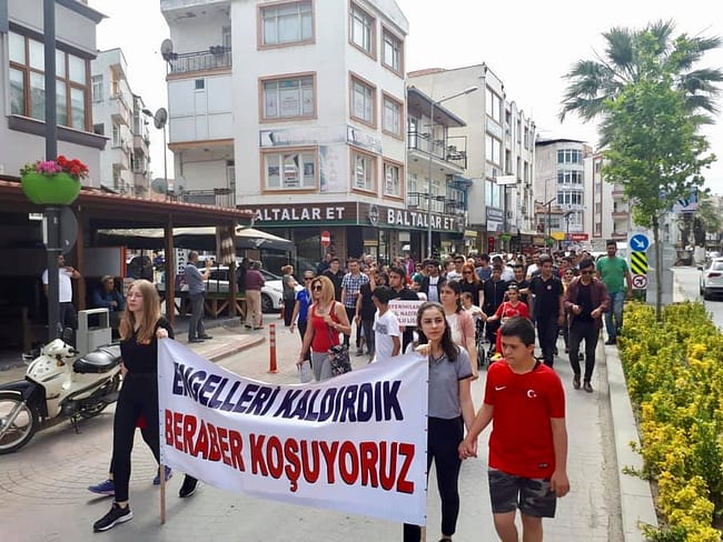 "Engelleri Kaldırdık Beraber Koşuyoruz" 1 60335709 577618732647020 8121000459075846144 n